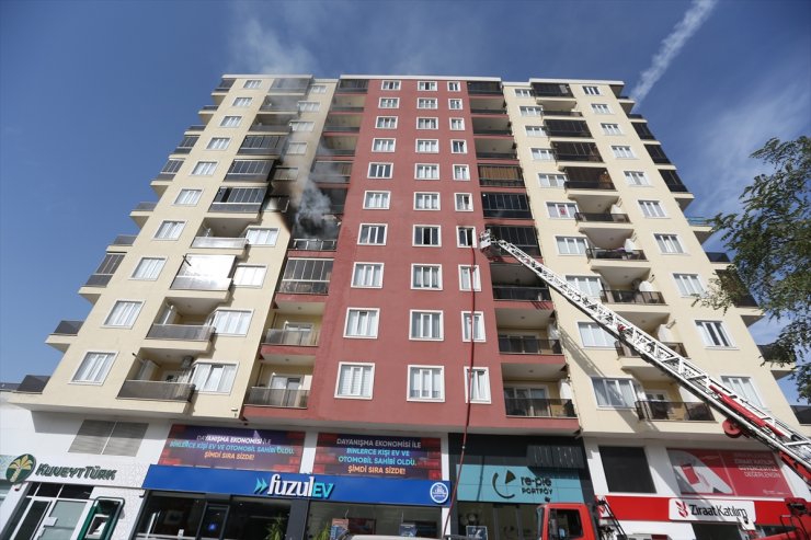 GÜNCELLEME - Bursa'da 10 katlı apartmanda çıkan yangın söndürüldü