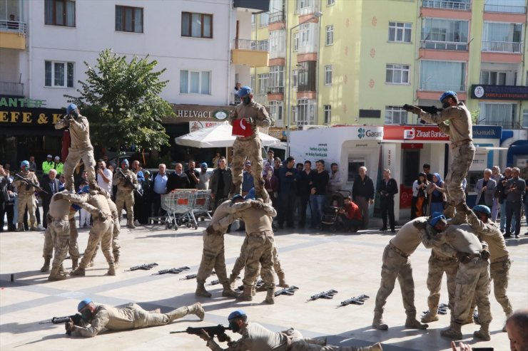 Çankırı'da Cumhuriyet'in 100. yılı dolayısıyla jandarma ekipleri gösteri yaptı