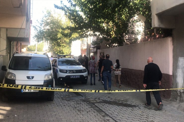 Diyarbakır'da 2 aile arasında çıkan kavgada 2 kişi yaralandı