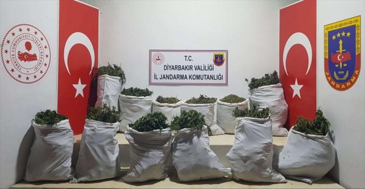 Diyarbakır'da 240 kilogram esrar ele geçirildi