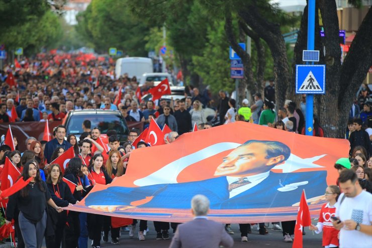 Muğla'da Türk bayraklarıyla "Cumhuriyet Yürüyüşü" düzenlendi