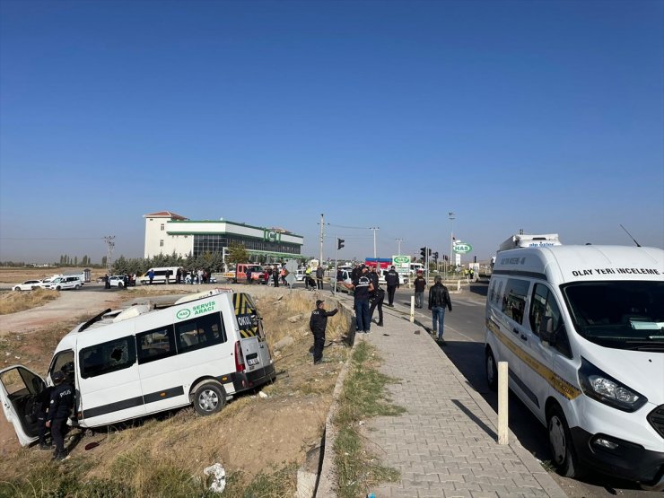 GÜNCELLEME - Aksaray'da işçi servisi ile kamyonetin çarpıştığı kazada 2 kişi öldü, 19 kişi yaralandı