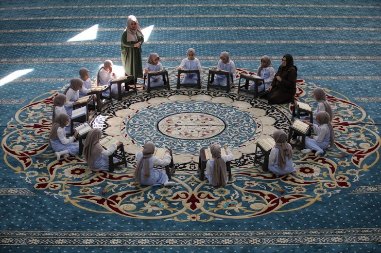 Bursa'daki lisede geleceğin bilim insanları ve hafızları yetişiyor