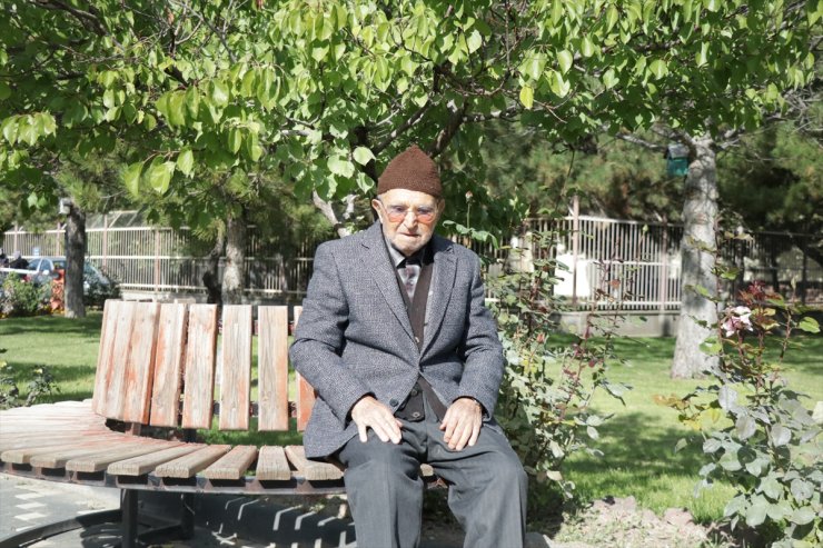 CUMHURİYET'İN 100. YILI - Cumhuriyet ile yaşıt Mükremin dede ve Gülbahar nine Atatürk'ü özlemle yad ediyor