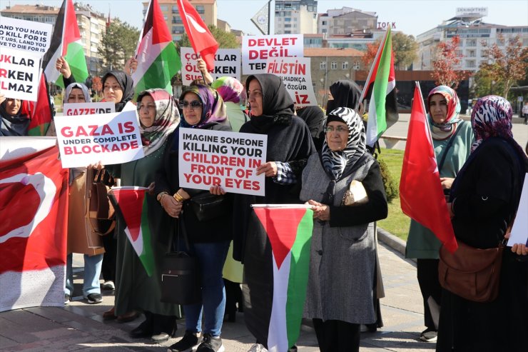 Elazığ'da kadınlar Filistin'e destek için oturma eylemi yaptı