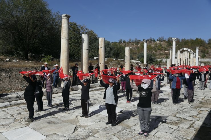 Gladyatörler kentinde "100. Yıl" ve "Türkiye" koreografisi oluşturuldu