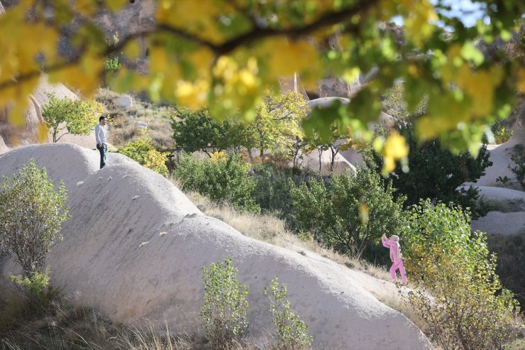 Kapadokya turistlere sonbahar fonuyla da fotoğraf çektirme imkanı sunuyor