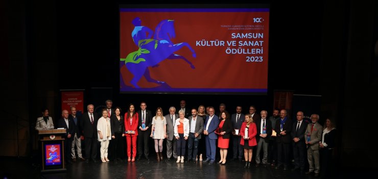 Samsun'da Cumhuriyet'in 100'üncü yılına özel kültür ve sanat ödülleri sahiplerine verildi