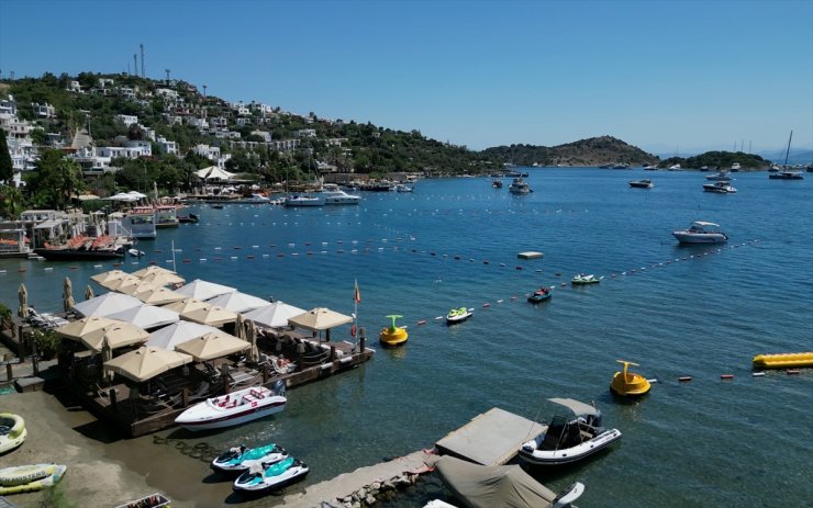 Turizm sezonunun uzadığı Bodrum'da yoğunluk sürüyor