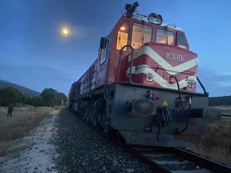 Afyonkarahisar'da trenin çarptığı traktörün sürücüsü