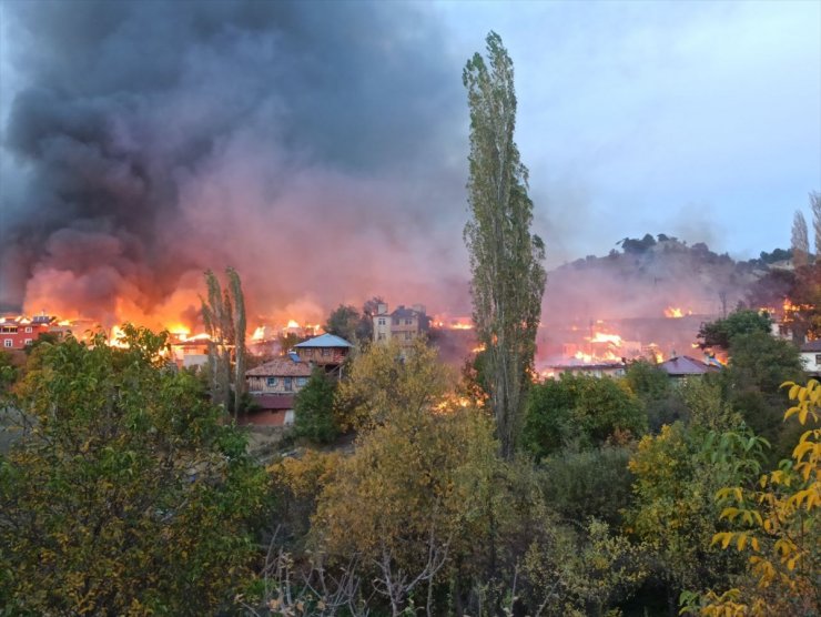 GÜNCELLEME - Kastamonu'da 15 köy evini etkileyen yangın söndürülmeye çalışılıyor