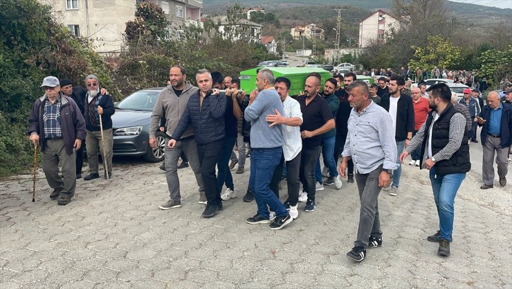 Kocaeli'de boşanma aşamasındaki eşinin öldürdüğü kadın ve oğlu Zonguldak'ta defnedildi