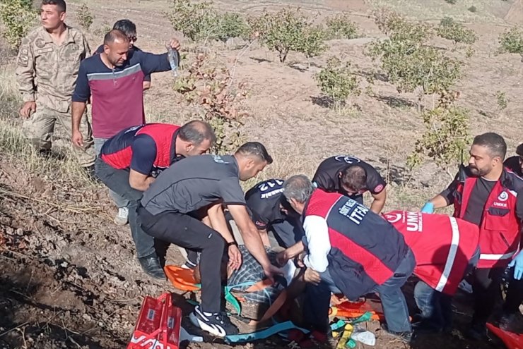 Siirt'te ayağını çapa makinesine kaptıran kişi ağır yaralandı