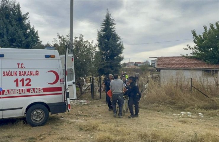 Uşak'ta karısını ve gönül ilişkisi olduğunu iddia ettiği kişiyi bıçaklayan şüpheli yakalandı