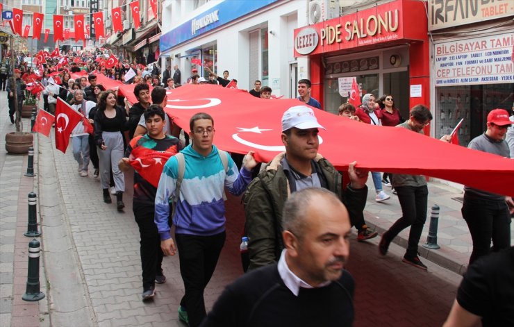 Artvin'de 50 metre uzunluğundaki Türk bayrağıyla "Cumhuriyet Yürüyüşü" yapıldı