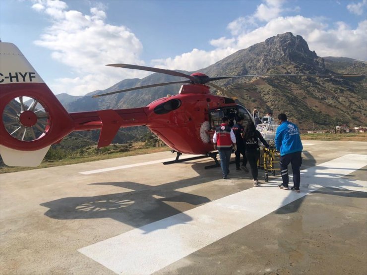 Hakkari'de soğutma tedavisine ihtiyacı olan bebek, ambulans helikopterle Van'a ulaştırıldı