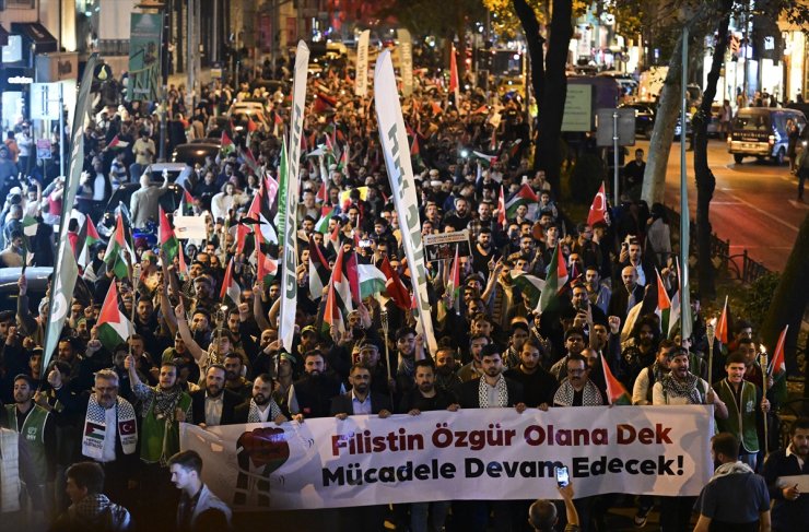 İsrail'in Gazze'ye saldırıları "Filistin İçin Yürüyoruz" etkinliğinde protesto edildi