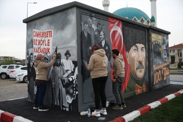 Sakarya'da elektrik trafosuna Cumhuriyet'in 100. yılını yansıtan görseller resmedildi