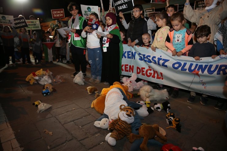 Sakaryalı çocuklar, Filistinli akranlarına destek için "oyuncaklı" eylem yaptı