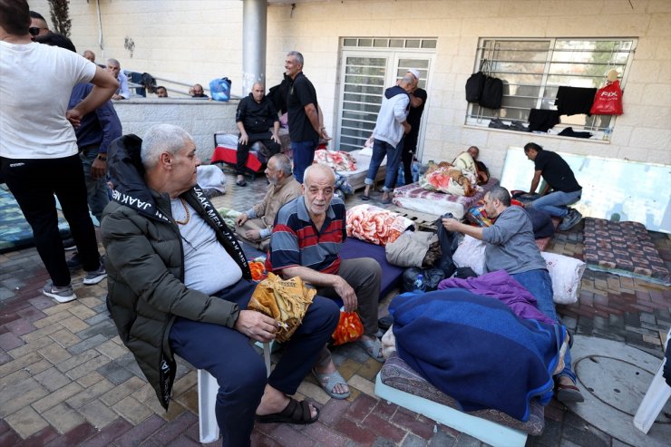 Batı Şeria’da mahsur kalan Gazzeli işçiler, ucunda ölüm de olsa ailelerinin yanına dönmek istiyor