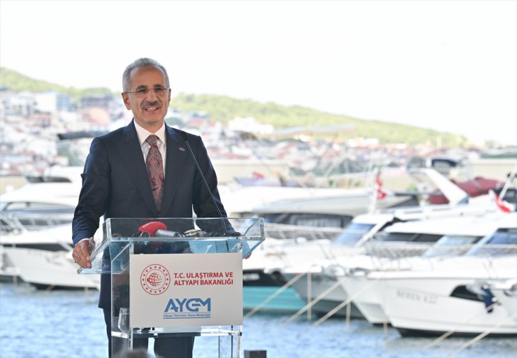 Ulaştırma ve Altyapı Bakanı Uraloğlu, Yeni Foça Yat Limanı'nı hizmete açtı