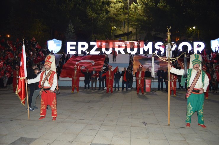 Erzurum'da Cumhuriyet'in 100. yılı etkinlikleri kapsamında "Fener Alayı" düzenlendi