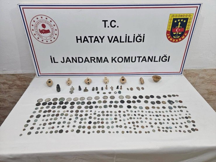 Hatay'da evinde tarihi eser, silah ve mühimmat bulunan zanlı tutuklandı