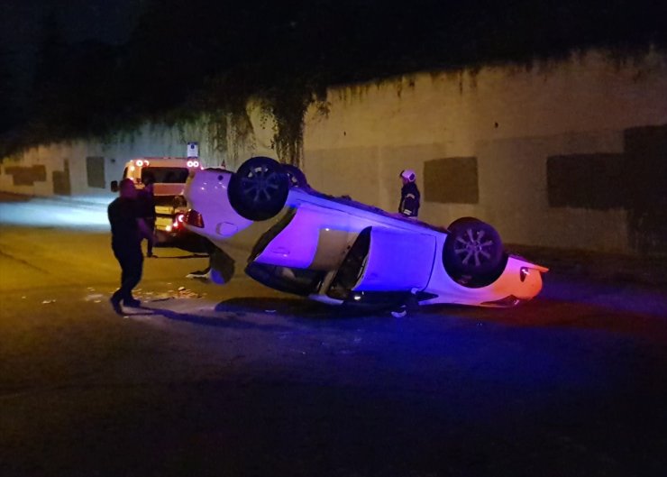 Kocaeli'de iki otomobilin çarpıştığı kazada 5 kişi yaralandı