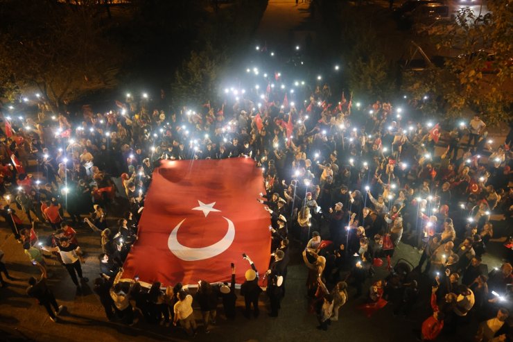 Sakarya'da Cumhuriyet'in 100. yılı dolayısıyla fener alayı düzenlendi