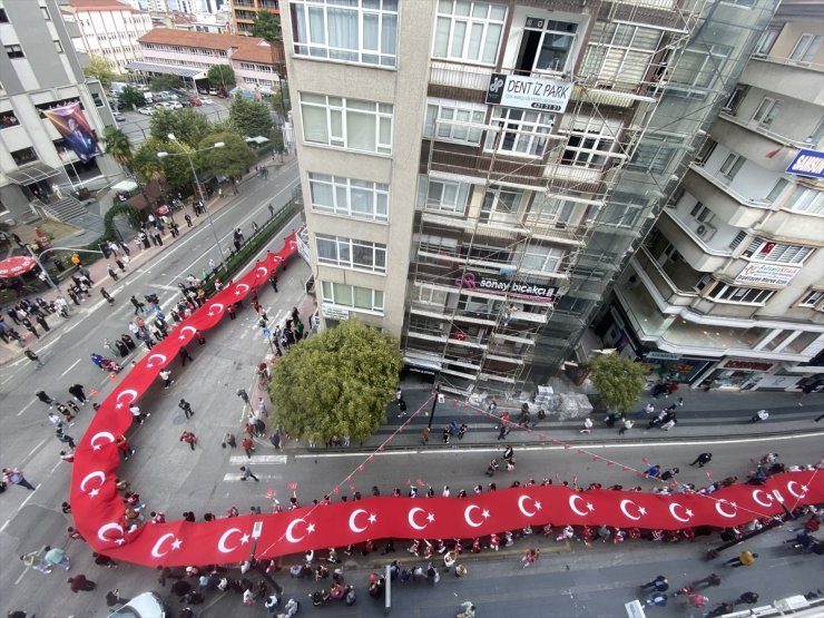 Samsun'da 1919 metrelik Türk bayrağıyla Cumhuriyet Yürüyüşü yapıldı