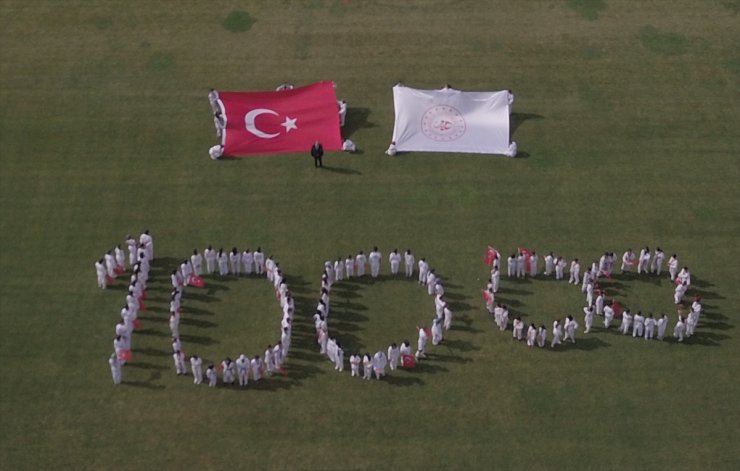 Tekvandoculardan Cumhuriyet'in 100. yılı kutlaması