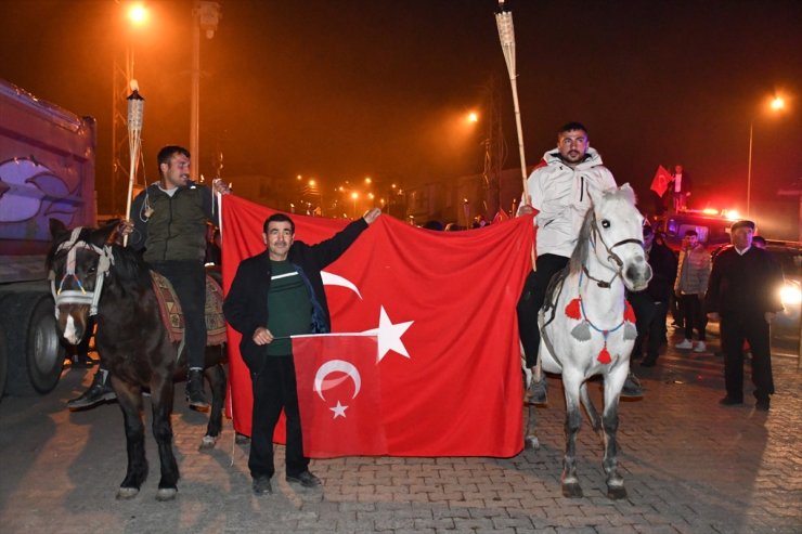 Doğu Anadolu'da Cumhuriyet'in 100. yılı fener alaylarıyla kutlandı