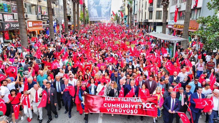 Denizli'de "Cumhuriyet Yürüyüşü" yapıldı