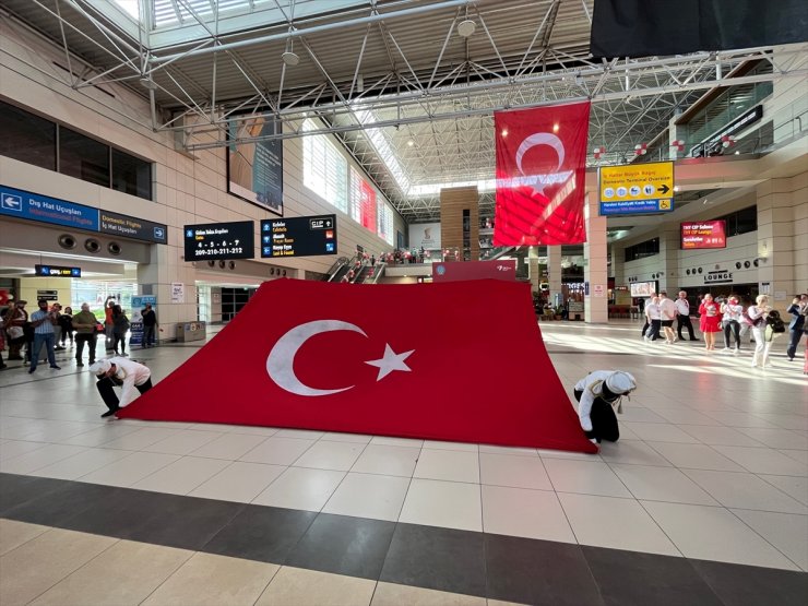 Fraport TAV Antalya Havalimanı'nda Cumhuriyet'in 100. yılı kutlandı