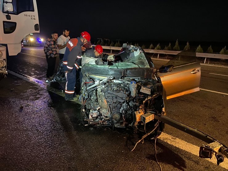 Manisa'da tırla çarpışan otomobildeki yolcu hayatını kaybetti