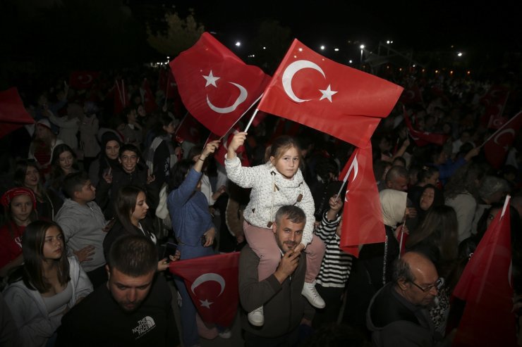 İzmir ve çevre illerde Cumhuriyet'in 100. yıl dönümü kutlandı