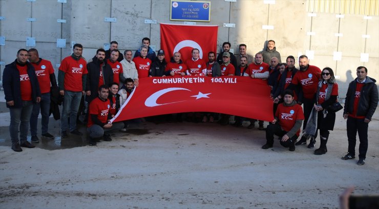 Van, Hakkari, Bitlis ve Muş'ta Cumhuriyet'in 100. yılı kutlandı