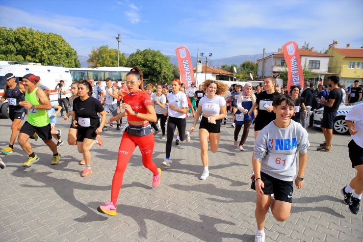 "30. Atatürk'e Saygı Cumhuriyet Yol Koşusu" Muğla'da yapıldı