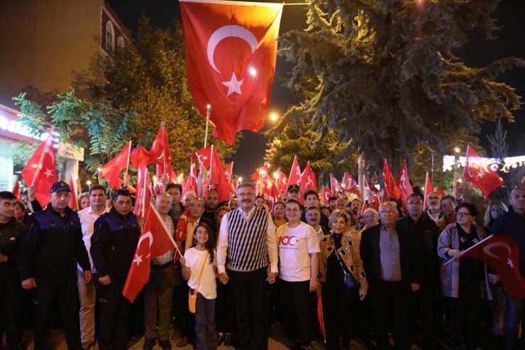 Amasya'da Cumhuriyet'in 100. yılı fener alayı ile kutlandı