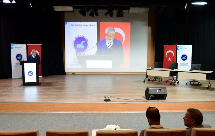 Van'da "Cumhuriyet'in 100. Yılı" paneli düzenlendi