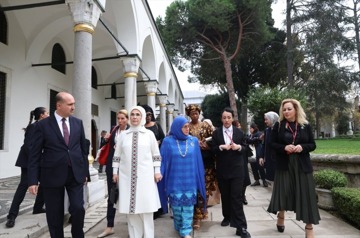 Emine Erdoğan, devlet başkanlarının eşleriyle Topkapı Sarayı'nı gezdi