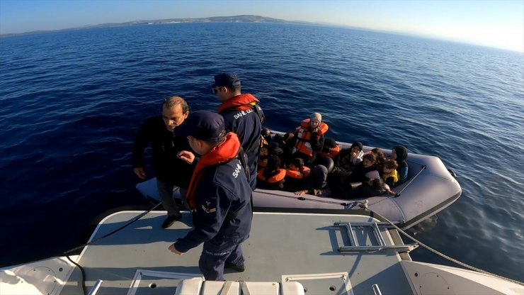 İzmir açıklarında 94 düzensiz göçmen yakalandı