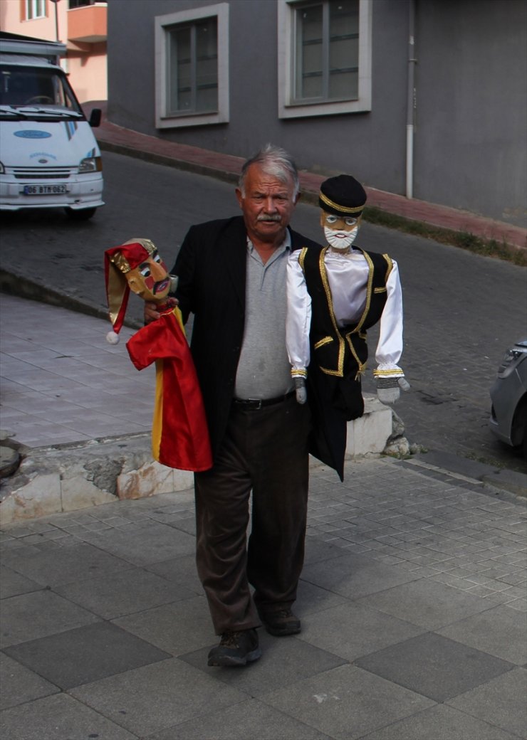 Kadiri amcadan simit tezgahında çocuklara gölge oyunu