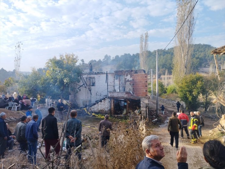 Manisa'da evinde yangın çıkan yaşlı kadın öldü