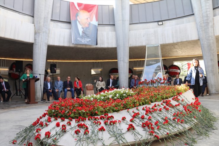 9. Cumhurbaşkanı Süleyman Demirel doğumunun 99. yılında mezarı başında anıldı