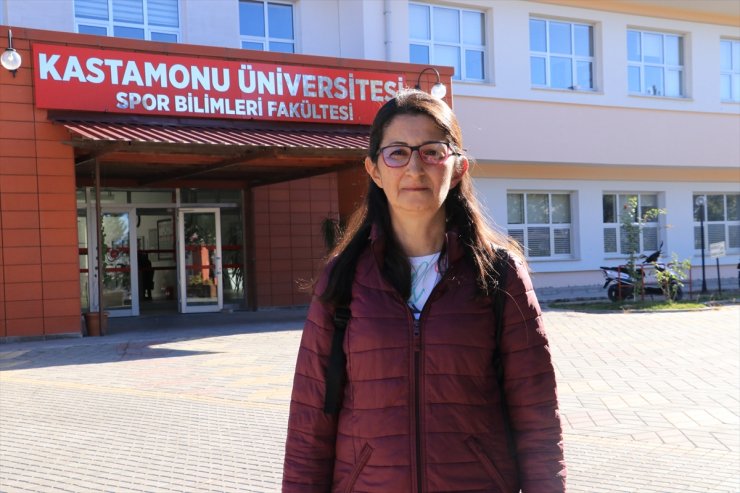 Hatay'da enkazdan çıkarılan 54 yaşındaki kadın Kastamonu'da üniversiteye başladı