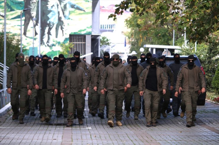 Kosova polisinin özel müdahale biriminden Başbakanlık önünde "risk ödeneği" protestosu