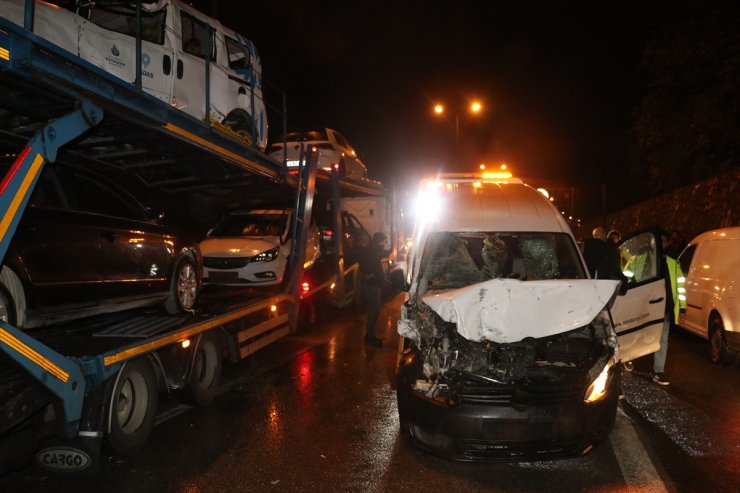 Anadolu Otoyolu'nda 18 aracın karıştığı zincirleme trafik kazasında 4 kişi yaralandı