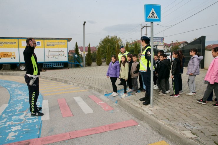 Bolu'da trafik güvenliği için 3 yılda yaklaşık 17 bin 500 öğrenciye eğitim verildi