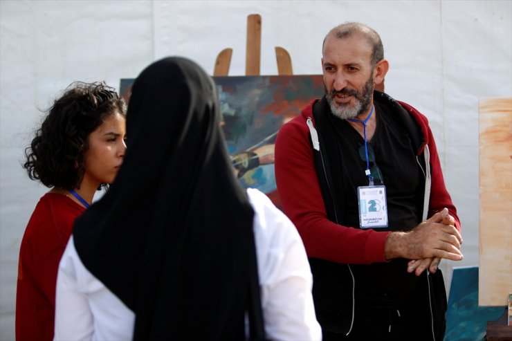 Cezayirli güzel sanatlar fakültesi öğrencileri, fırça ve boyalarını Filistin için kullandı